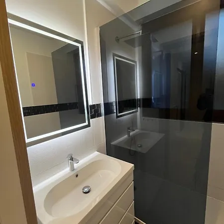 Appartement T3 Familial Et Neuf Aux Portes De Paris à Et Parking Suresnes